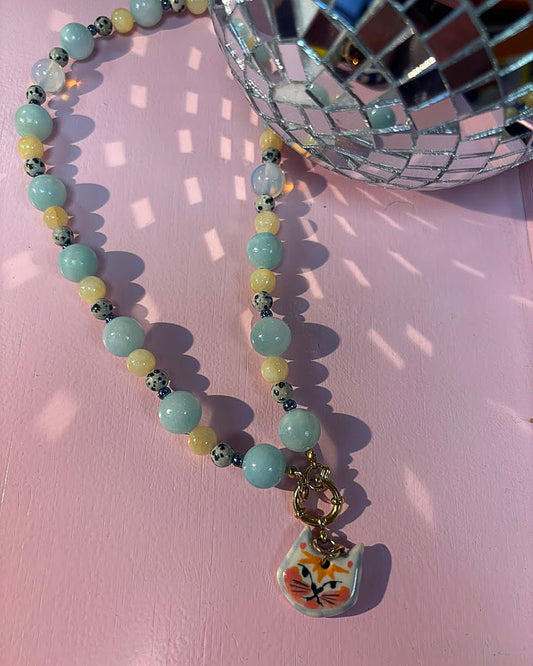 Naszyjnik pastelowy złośliwy kotek