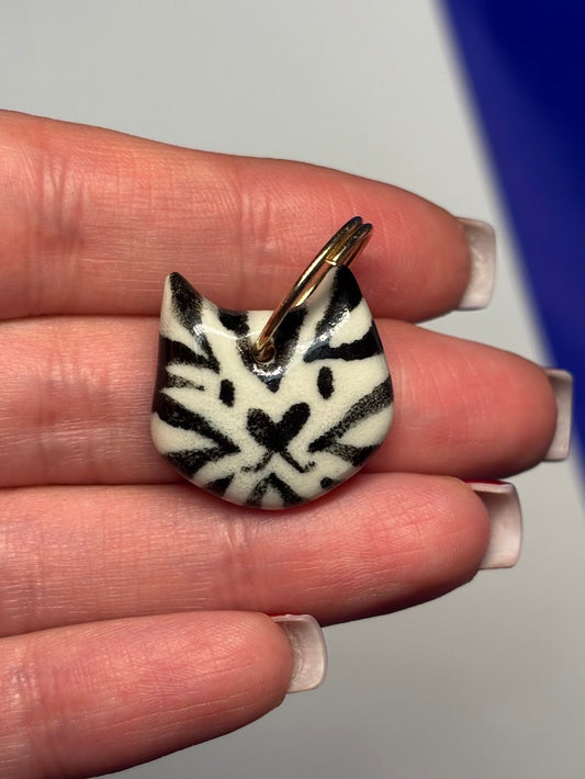 Charms zeberkowy kotek