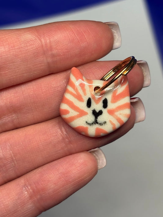 Charms różowy kotek