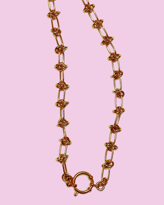 Stalowy naszyjnik w kolorze złotym