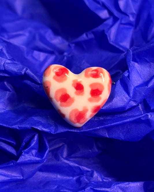 Pierścionek ceramiczny serce panterka róż