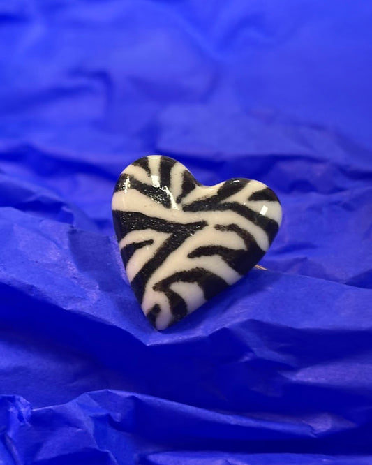 Pierścionek ceramiczny serce zebra