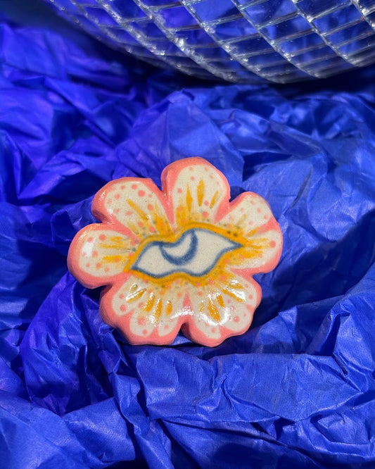 Broszka "Lucky Bloom" Kusik Illustration